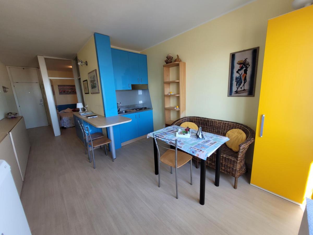 Cam 2 Sea View Apartment Lignano Sabbiadoro Dış mekan fotoğraf